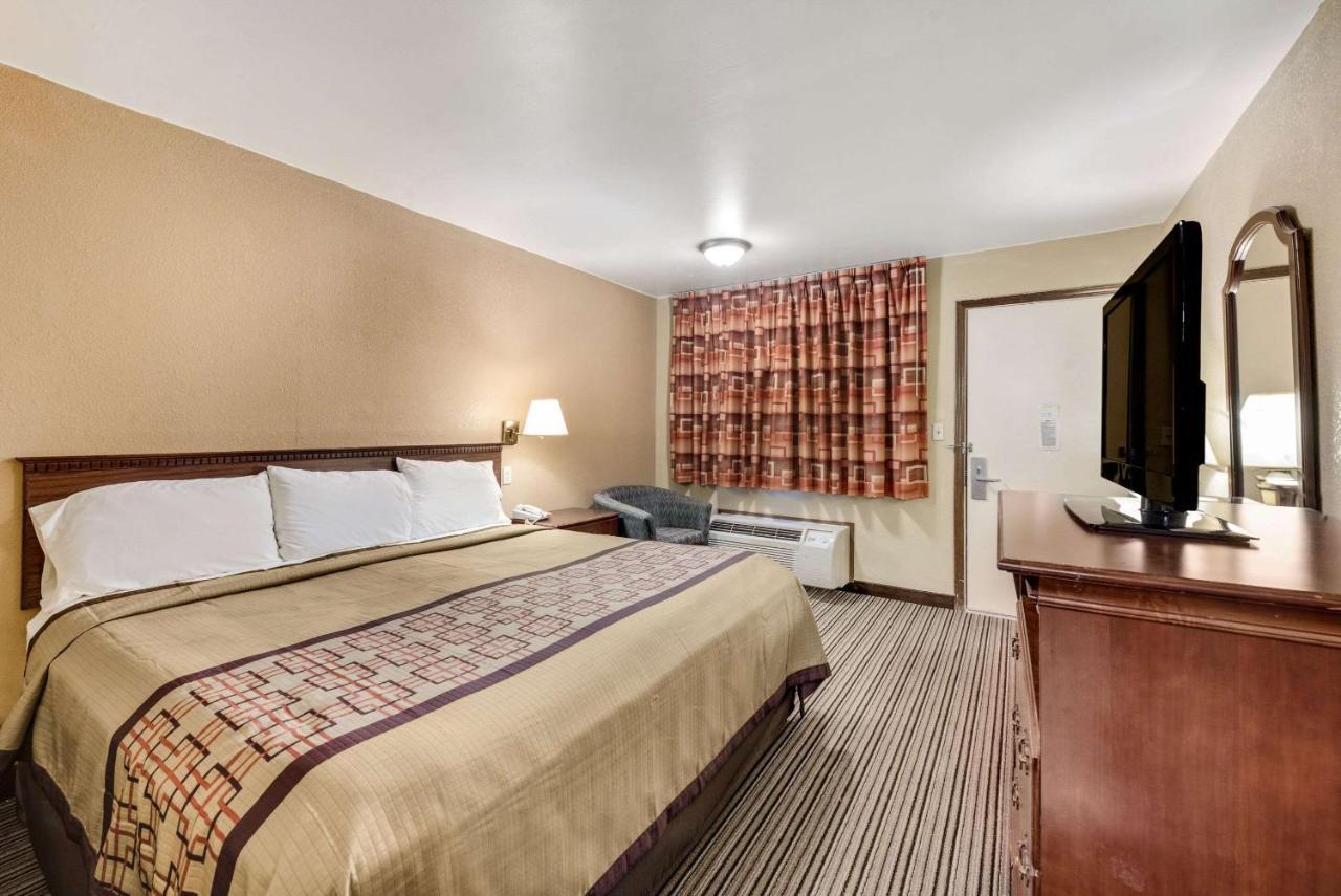 Rodeway Inn 3*