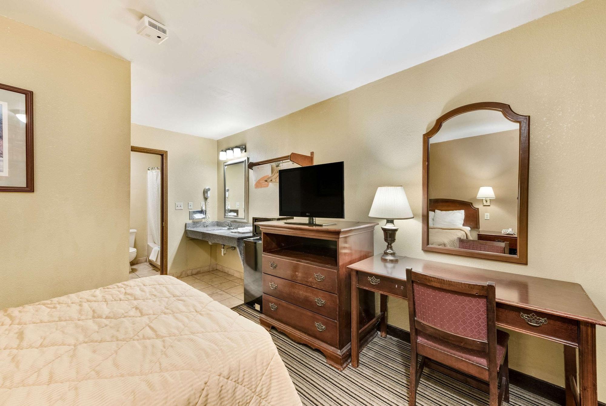Rodeway Inn 3*
