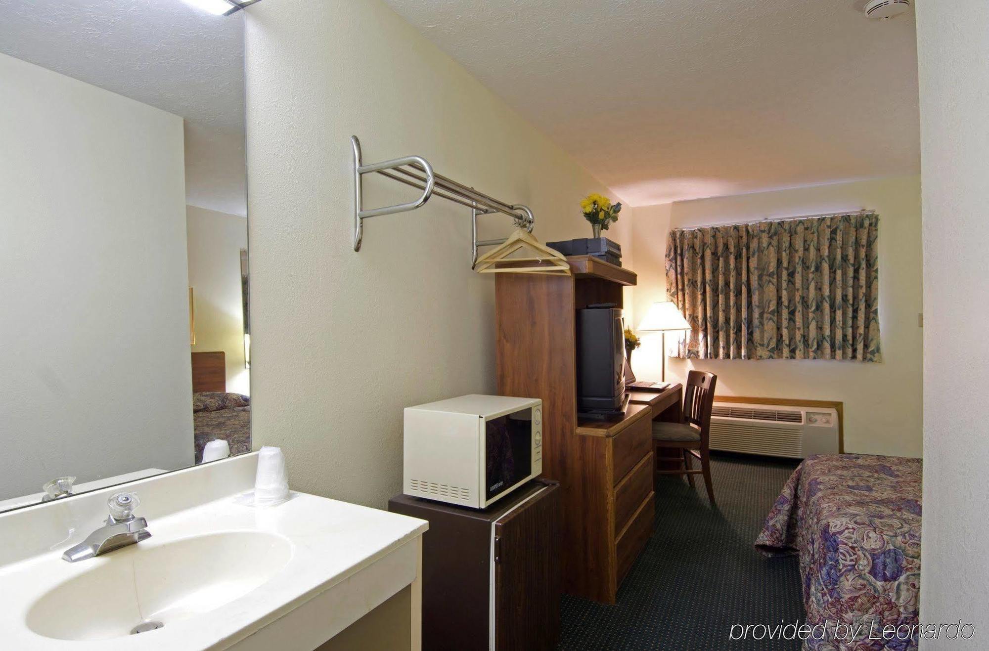 Rodeway Inn 3*